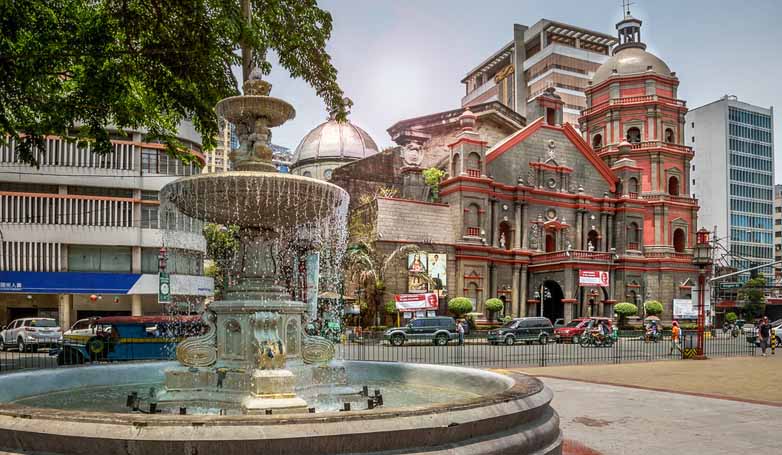 View of the fountain in front of Binondo church